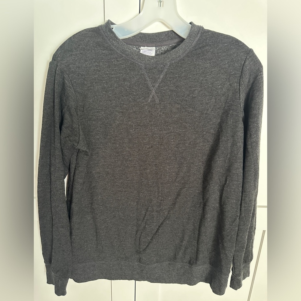 Stars above gray crew neck sweater size small